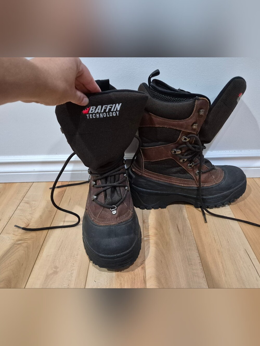 Baffin men's size 8 (says size 9 but not small) winter boots